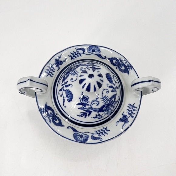 Vintage China Blue Onion for SEYMOUR MANN Covered Pedestal Bowl Dish - Picture 2 of 8